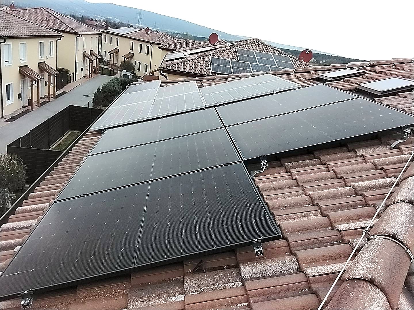 PV-Module auf einem Ziegeldach